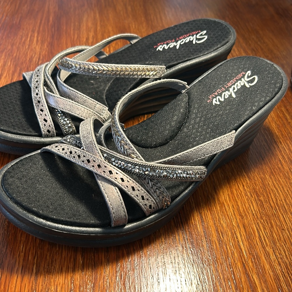 NWT Skecher Rumbler Wave New Lassie Wedge Pewter Sandal. Size 9 - Picture 5 of 11